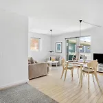 Lovely In With House Sea View בית נופש *