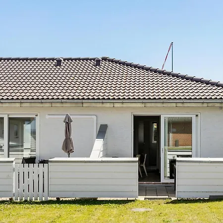 Feriehus Lovely In With House Sea View